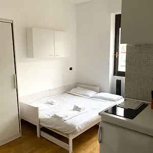 https://lovely-well-located-studio-sammartini.italymilanhotels.net