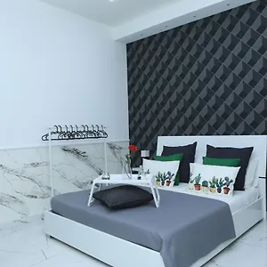 https://santi-house.catania-hotels.net