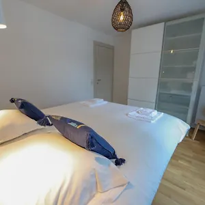 le-romain-1-bedroom-with-private-garage.hotels-rhonealpes.com/